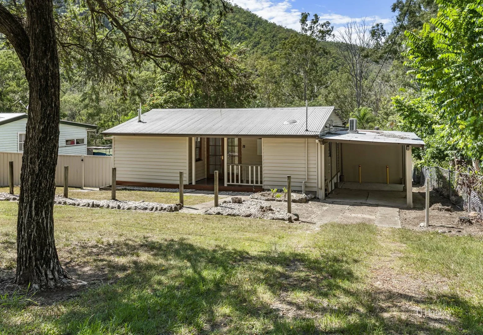 5 Gipps Street, Somerset Dam QLD 4312