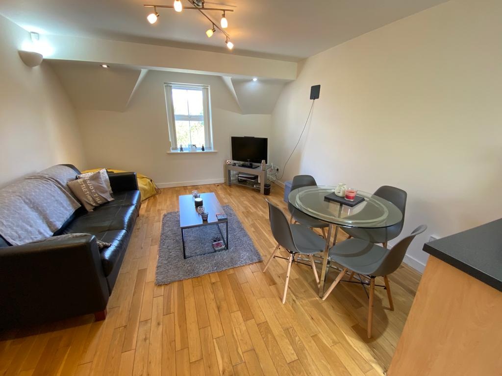 2 Bed Flat, The Junxion, LS5, N1 7GU photo 5