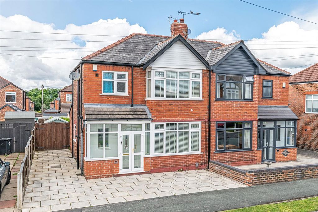 3 bed semi-detached house to rentDerwent Road, Warrington WA4