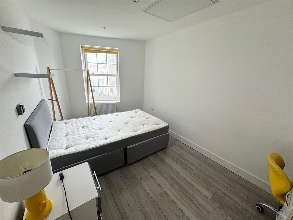 Additional image 2 of 4 bed shared accommodation to rentNorfolk Square, Brighton BN1