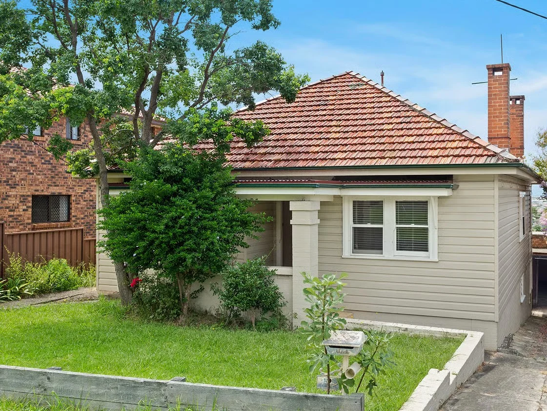 37 McKenzie Avenue, Wollongong NSW 2500