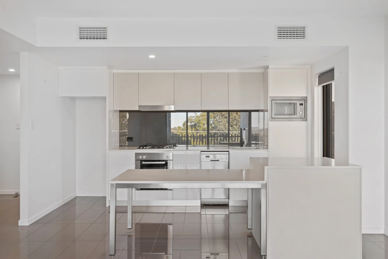 8/35 Clarence Road, Indooroopilly QLD 4068 photo 2