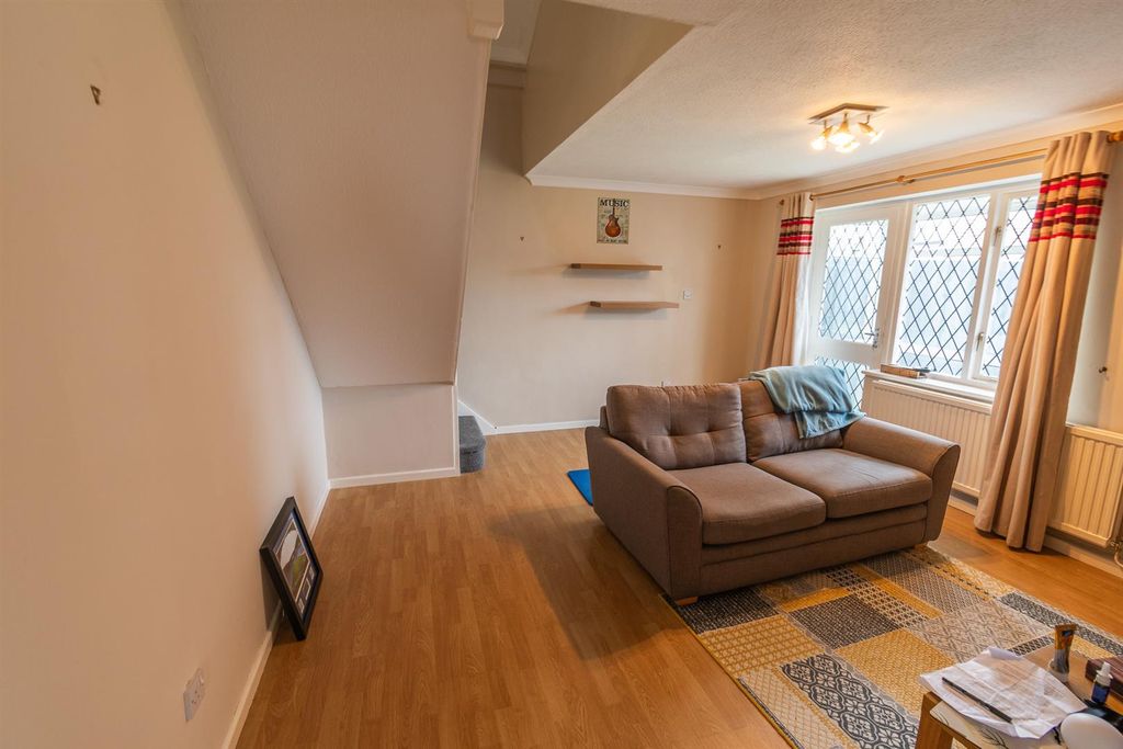 2 bed semi-detached house to rentWoodham Park, Barry CF62