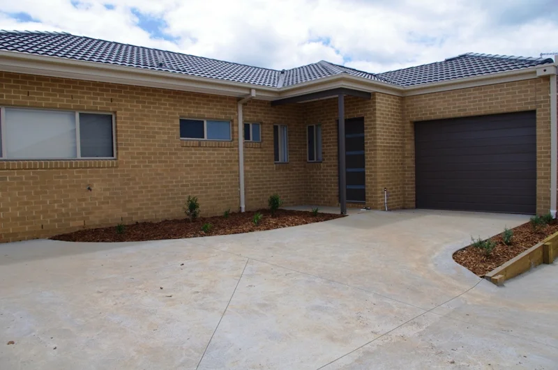 3/4 Waterway Crt, Kilmore VIC 3764