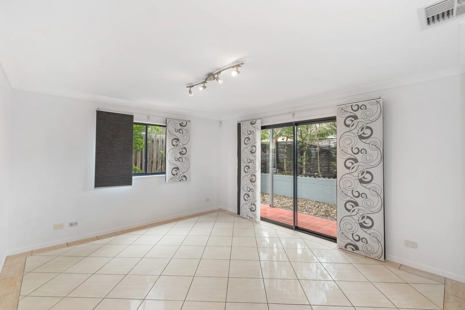 Additional image 2 of 2/18 Princess Street, Fairfield QLD 4103