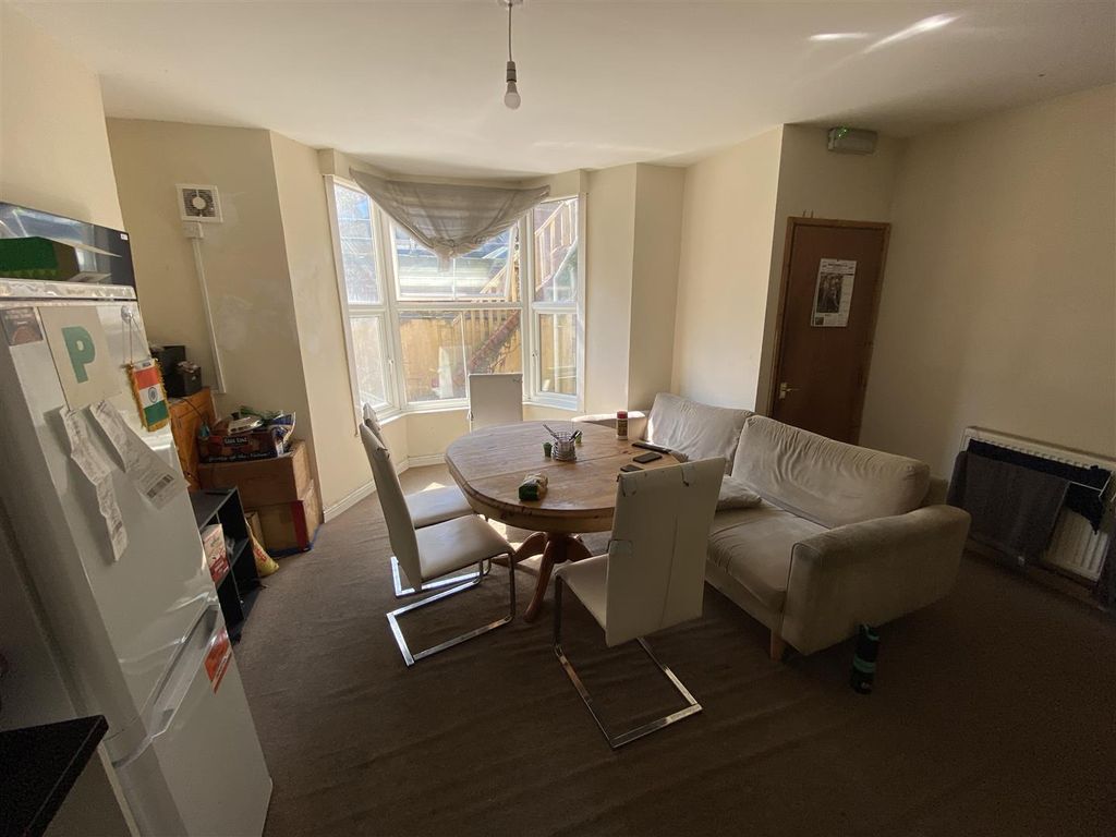 Room to rentBroadway, Pontypridd CF37