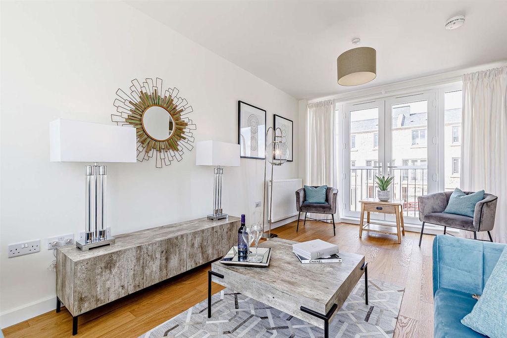 Additional image 2 of 4 bed town house to rentPark Crescent, Matlock Spa, Matlock DE4
