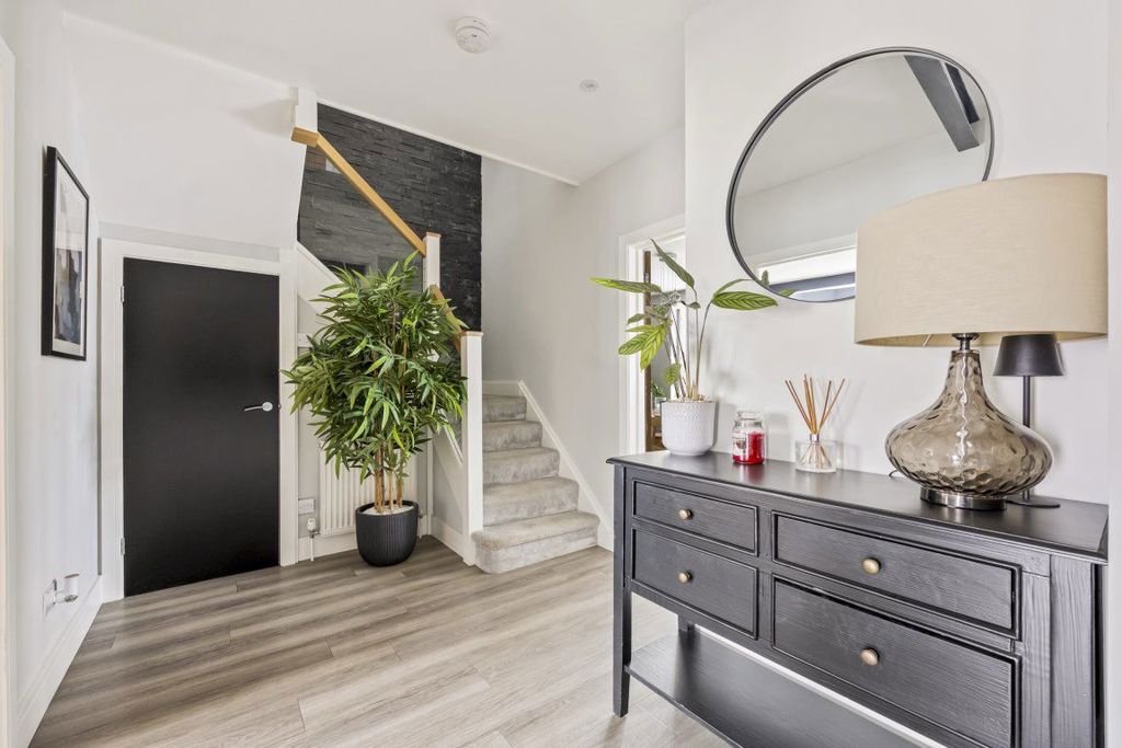 Additional image 3 of 4 bed property to rentWoodland Drive, Hove BN3
