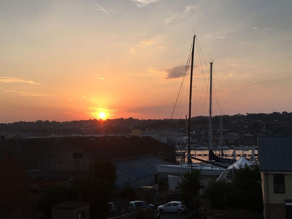 3 bed property to rent71 Arctic Road, Cowes, Isle Of Wight PO31