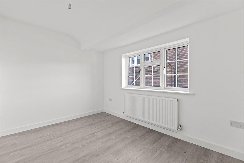 Additional image 10 of 4 bed semi-detached house to rentBrockenhurst Road, Ascot SL5