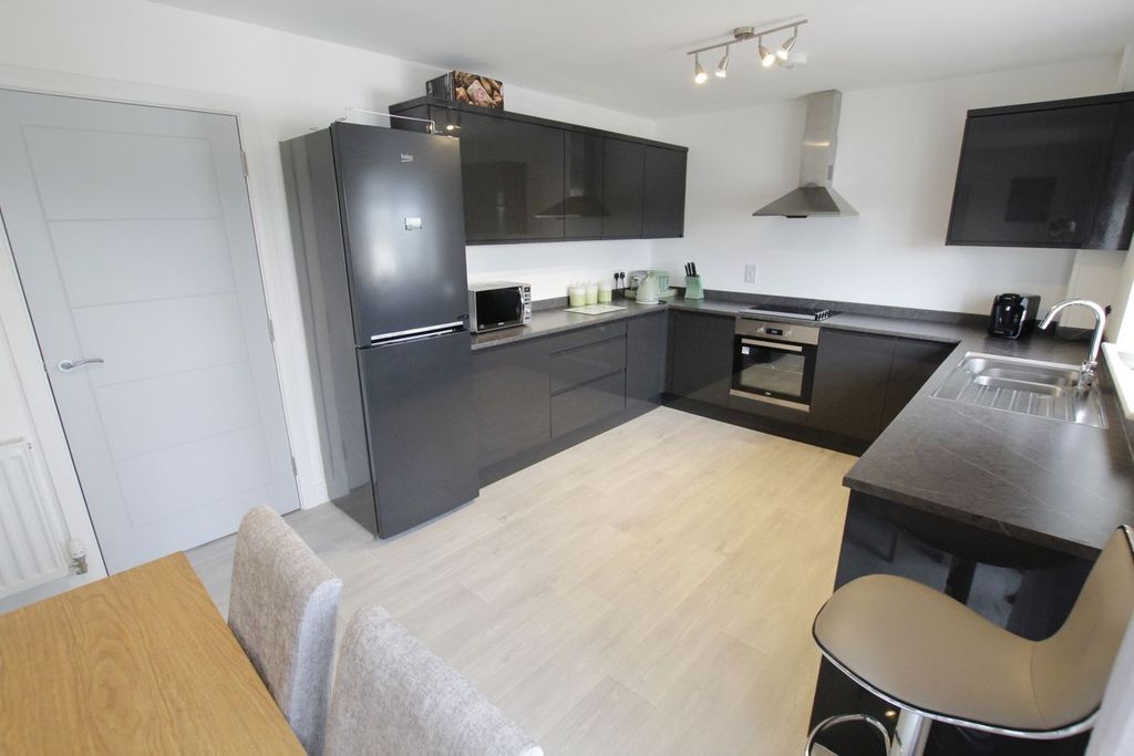 2 bed flat to rentHoggan Park, Brecon, Brecon LD3 photo 4