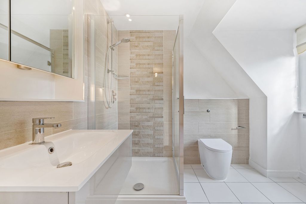 2 bed flat to rentAlderbourne, Ascot SL5 photo 5
