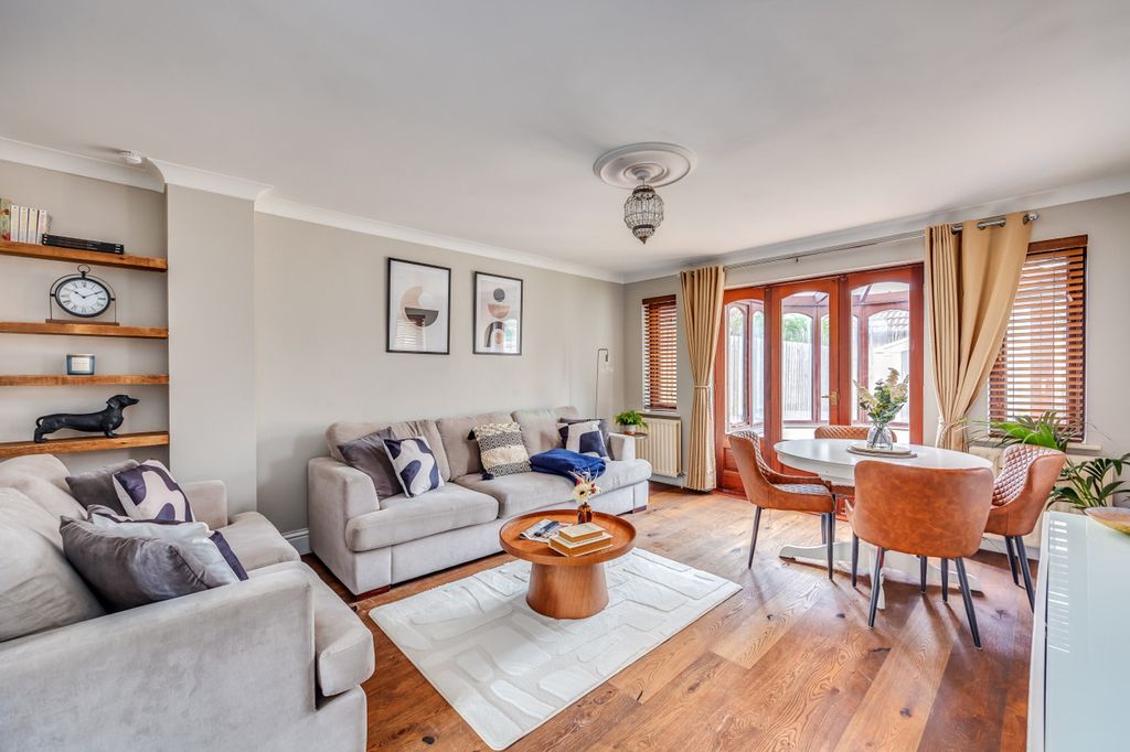 3 bed flat to rentShenley Church End MK5