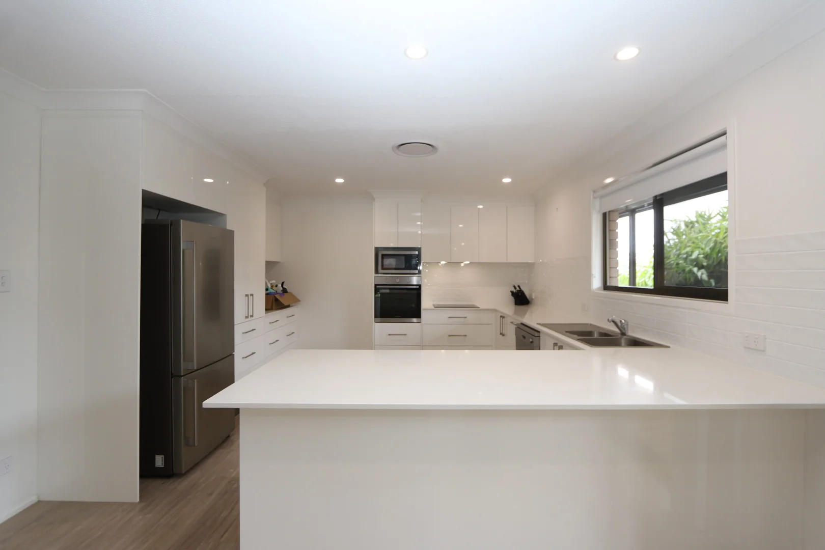 29 Dromana Crescent, Helensvale QLD 4212 photo 4