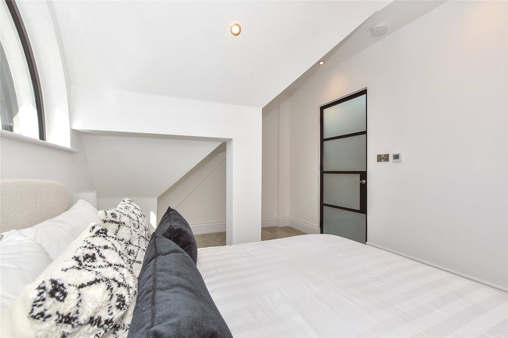 Additional image 12 of 3 bed flat for saleThe Carriage House, 88 Grosvenor Road, Tunbridge Wells, Kent TN1
