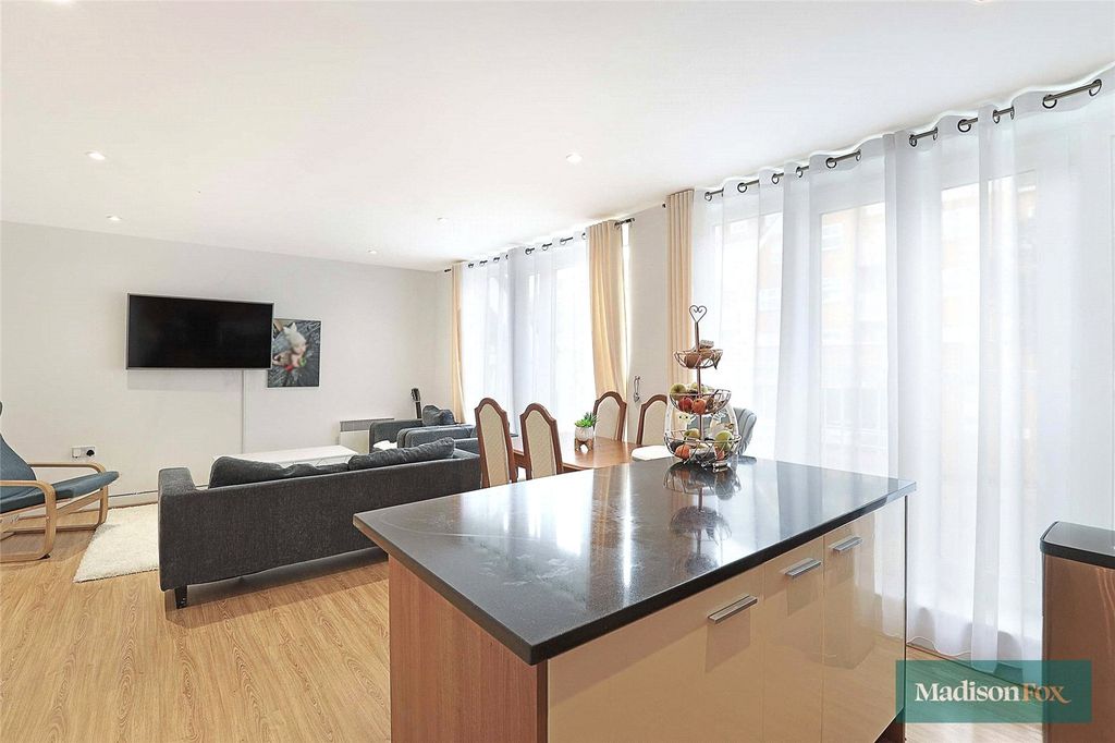 Additional image 7 of 2 bed flat to rentHigh Road, Buckhurst Hill, Essex IG9