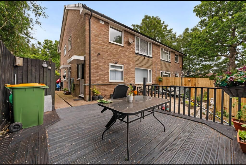 Additional image 2 of 2 bed flat to rentAlmond Drive, Newport NP20