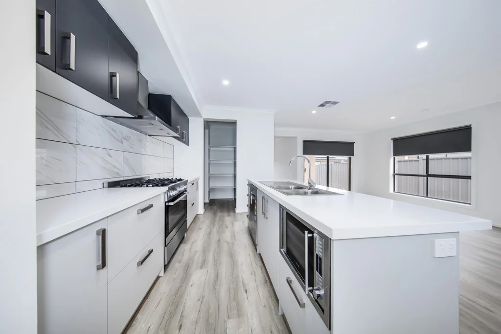 42 Ruislip Avenue, Melton South VIC 3338