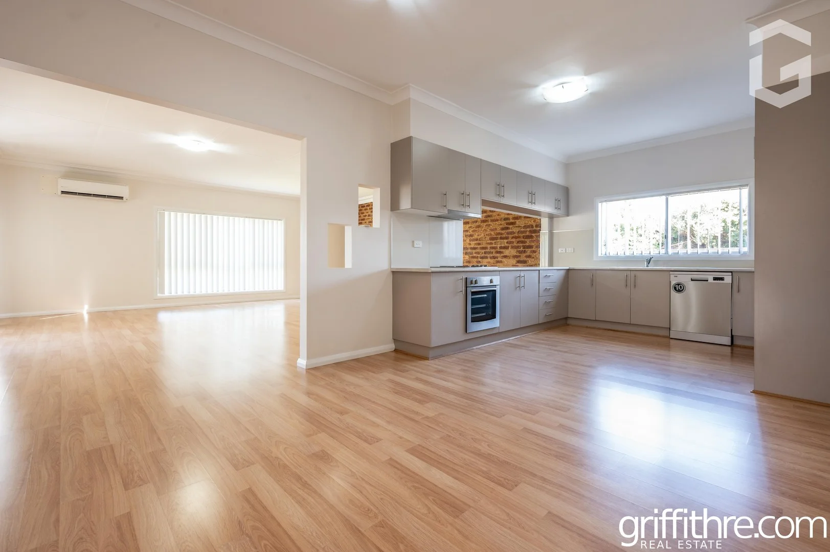 2/23 Erskine Rd, Griffith NSW 2680