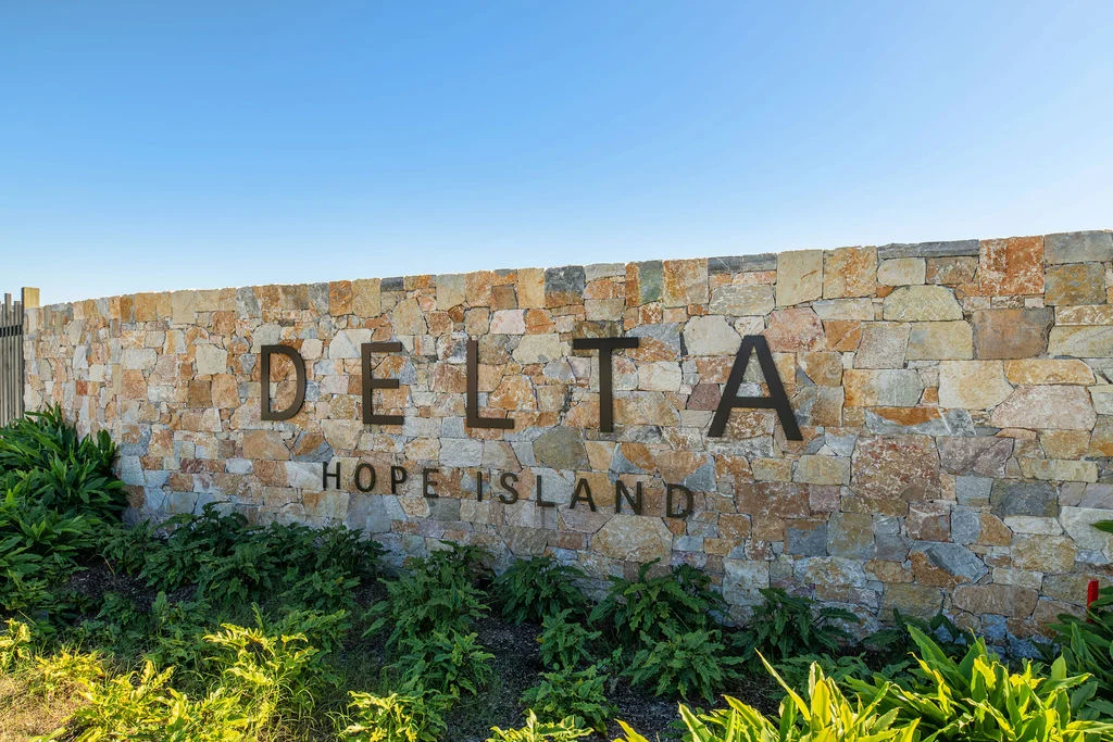 52 Delta Cct, Hope Island QLD 4212 photo 2