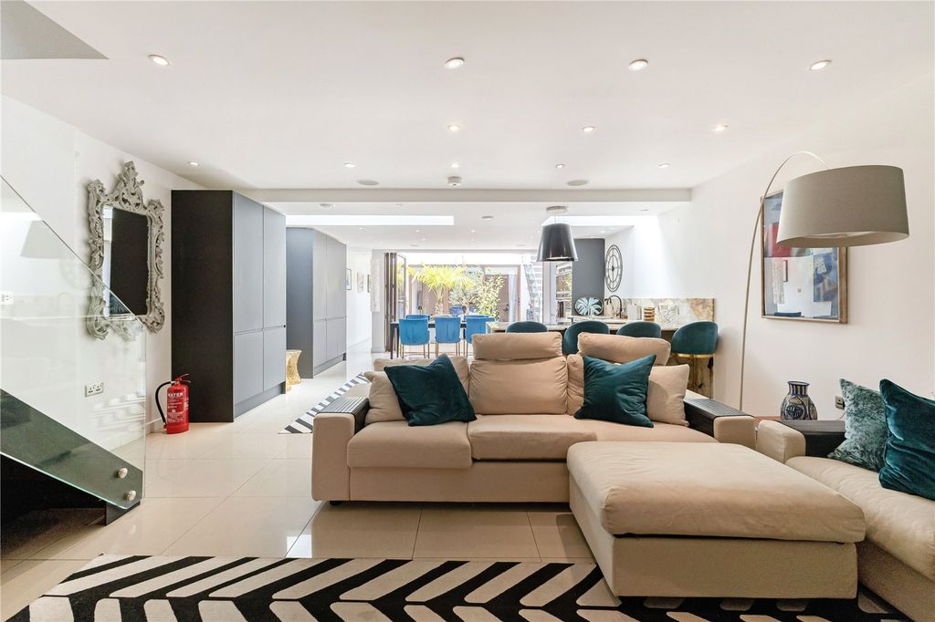Additional image 8 of 4 bed detached house to rentOxford Walk, Cheltenham, Gloucestershire GL52