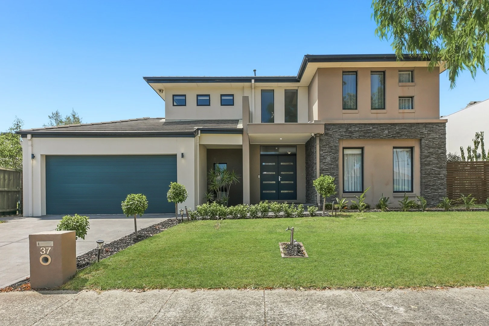 37 Island Point Avenue, Waterways VIC 3195