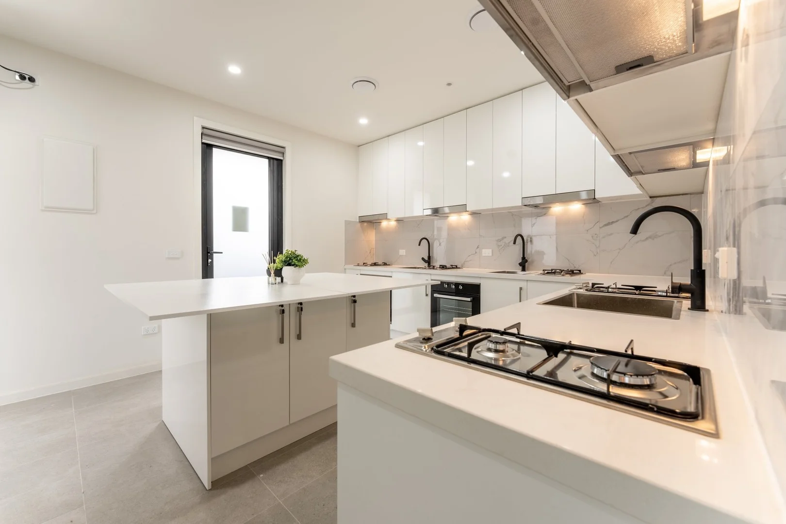 4/9 Duke Street, Sunshine VIC 3020