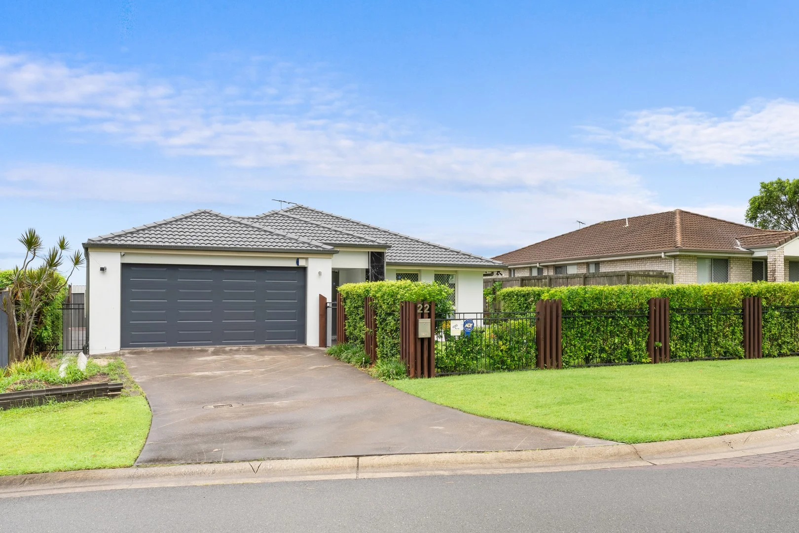 22 Sunrise Crescent, Regents Park QLD 4118