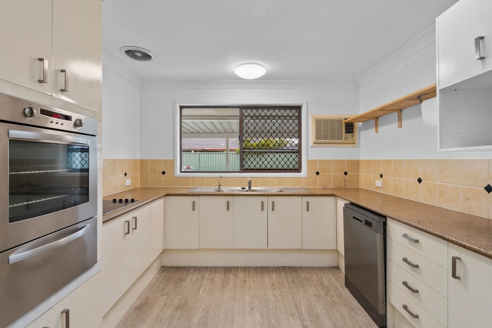 Additional image 5 of 35 Treeview Drive, Burleigh Waters QLD 4220