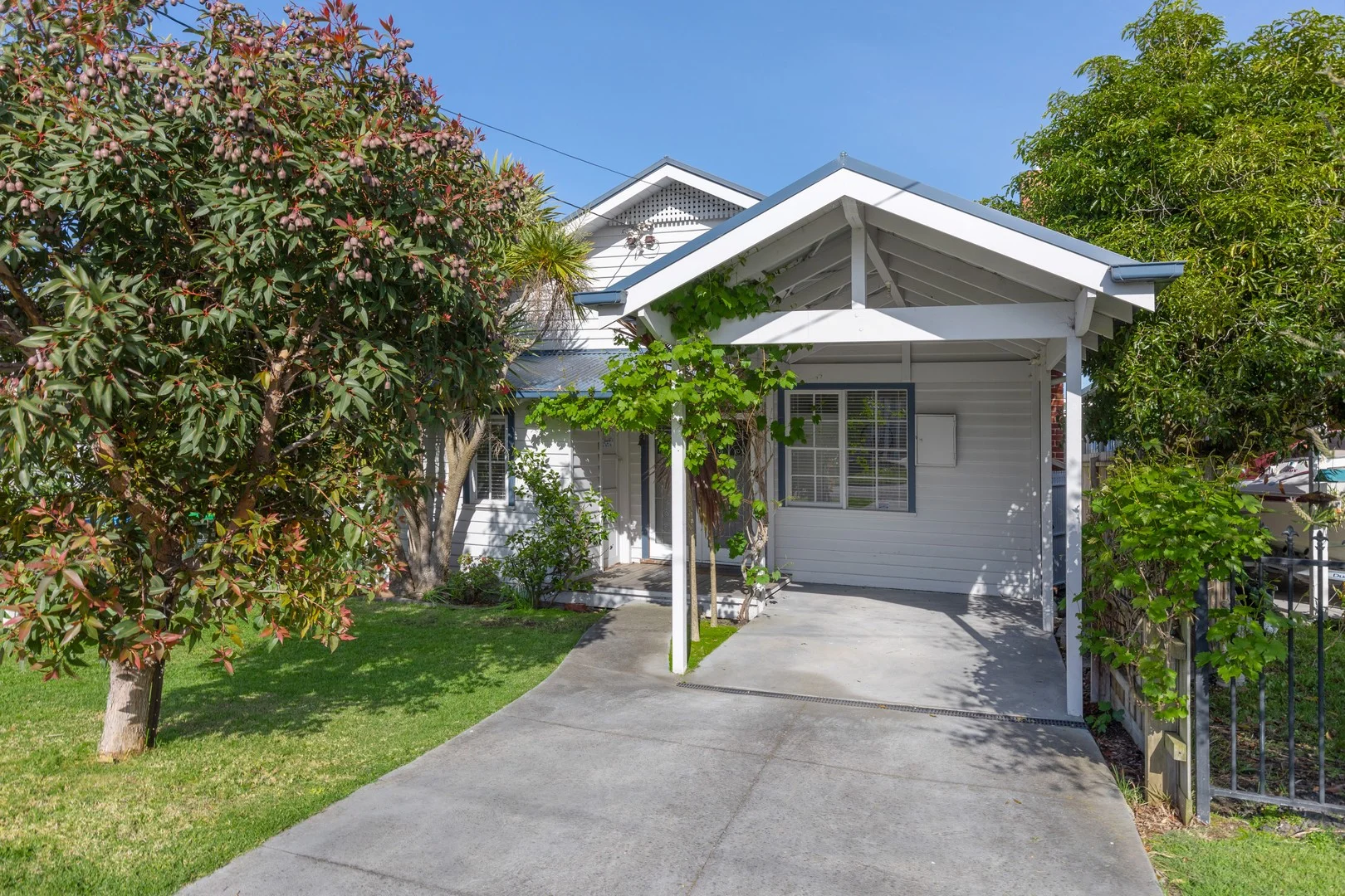 36 Seventh Avenue, Rosebud VIC 3939