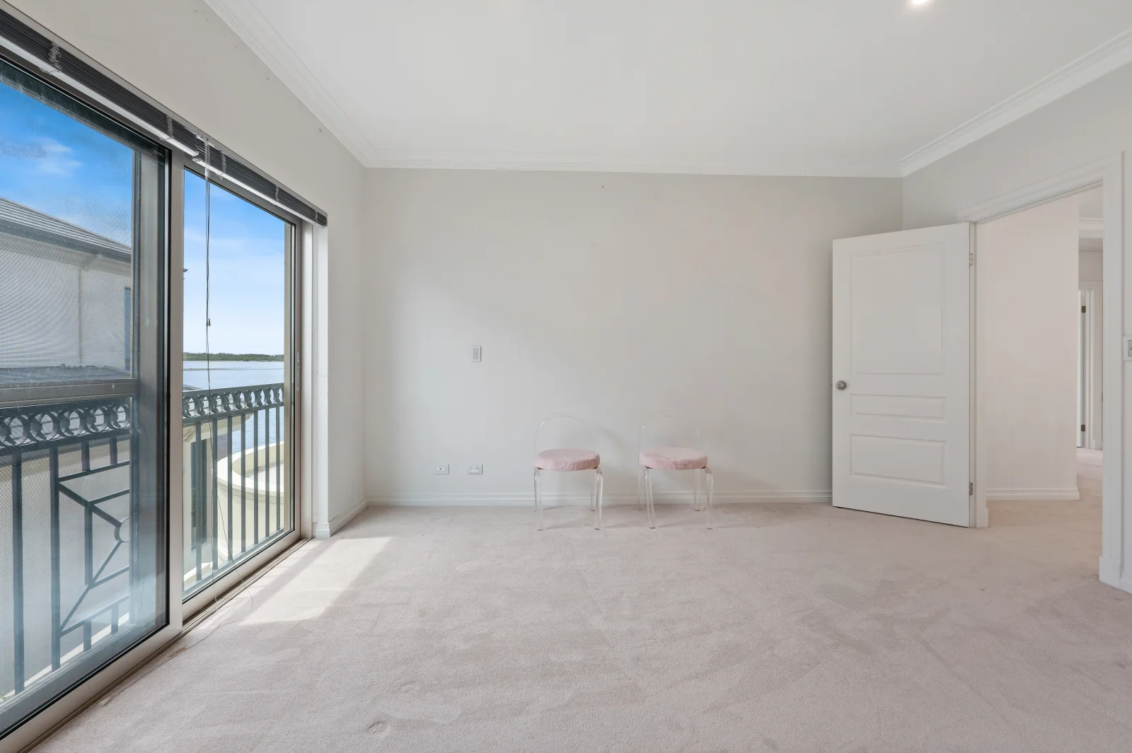 Additional image 23 of 37 King Arthurs Court, Paradise Point QLD 4216