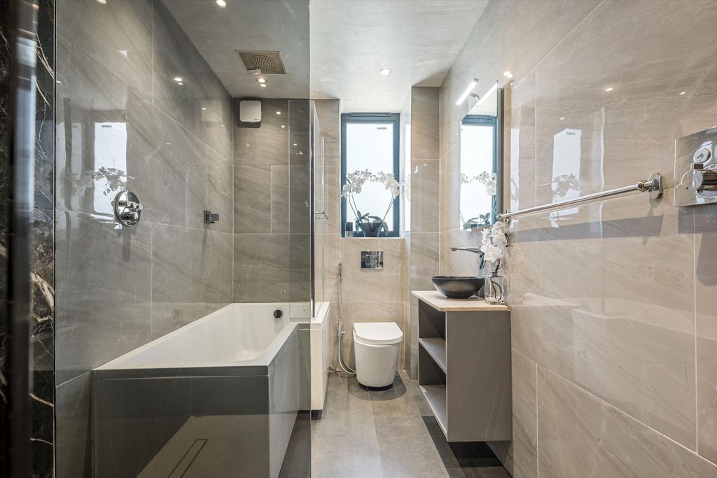 Additional image 17 of 5 bed detached house to rentWaggon Road, Barnet EN4