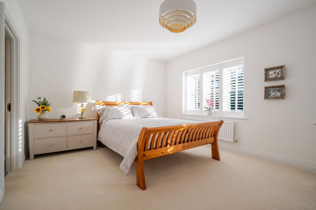 Additional image 7 of 4 bed terraced house to rentMartin Avenue, Sunninghill SL5