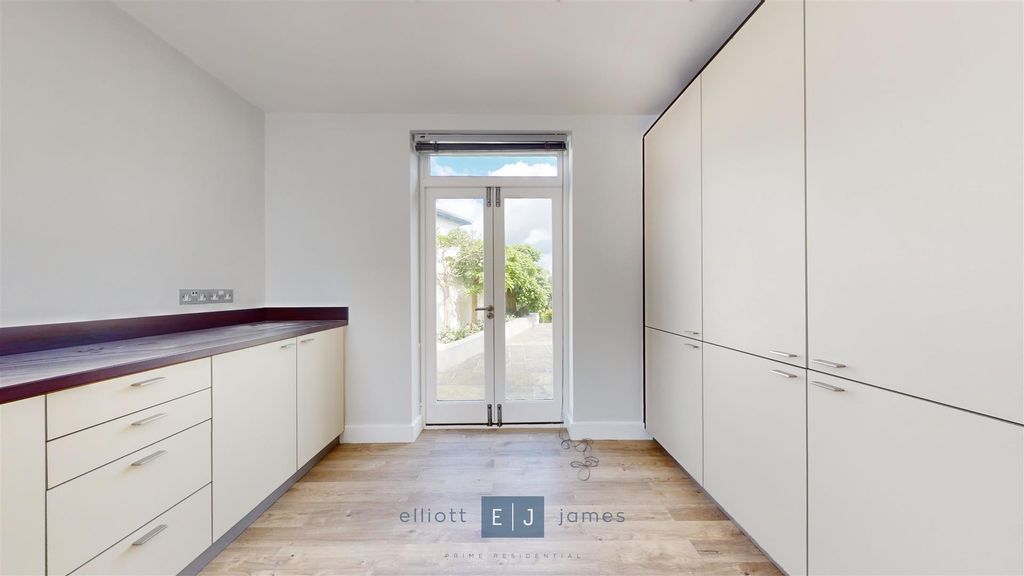 Additional image 20 of 4 bed semi-detached house to rentManor Road, High Beech, Loughton IG10