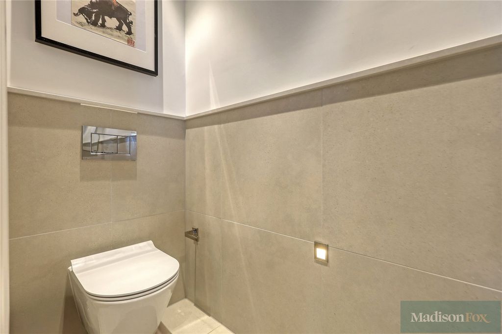 Additional image 16 of 2 bed flat to rentPalmerston Road, Buckhurst Hill, Essex IG9