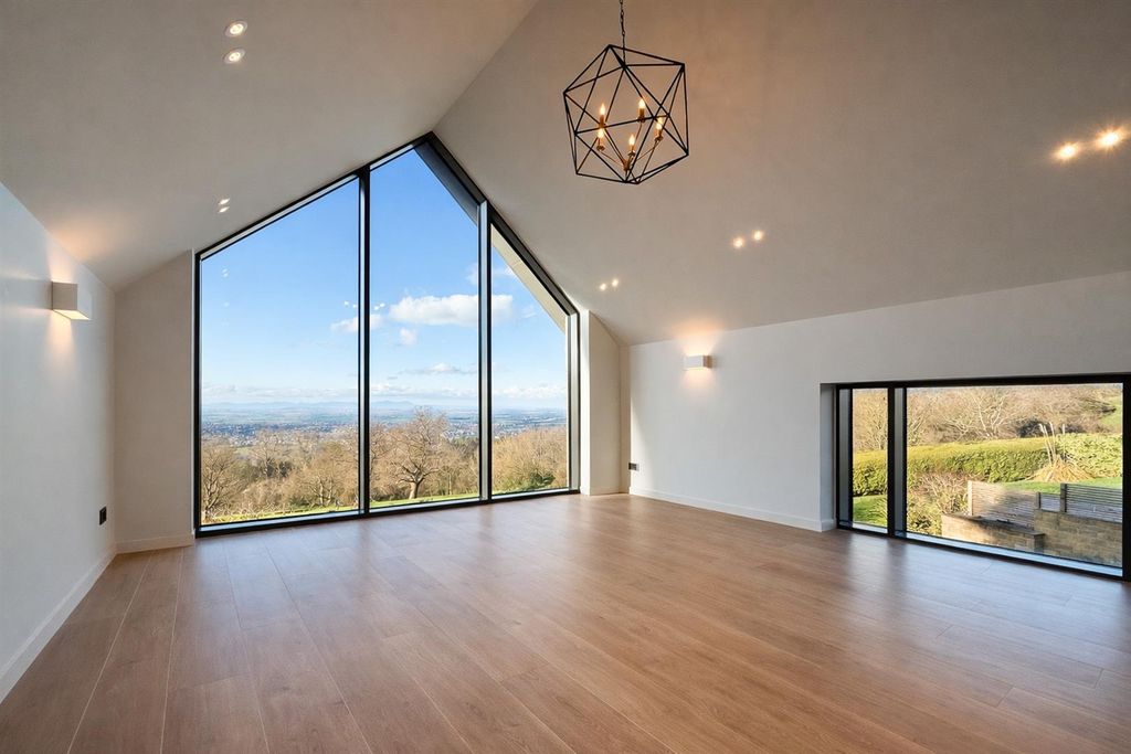 Additional image 2 of 4 bed detached house to rentCleeve Hill, Cheltenham GL52