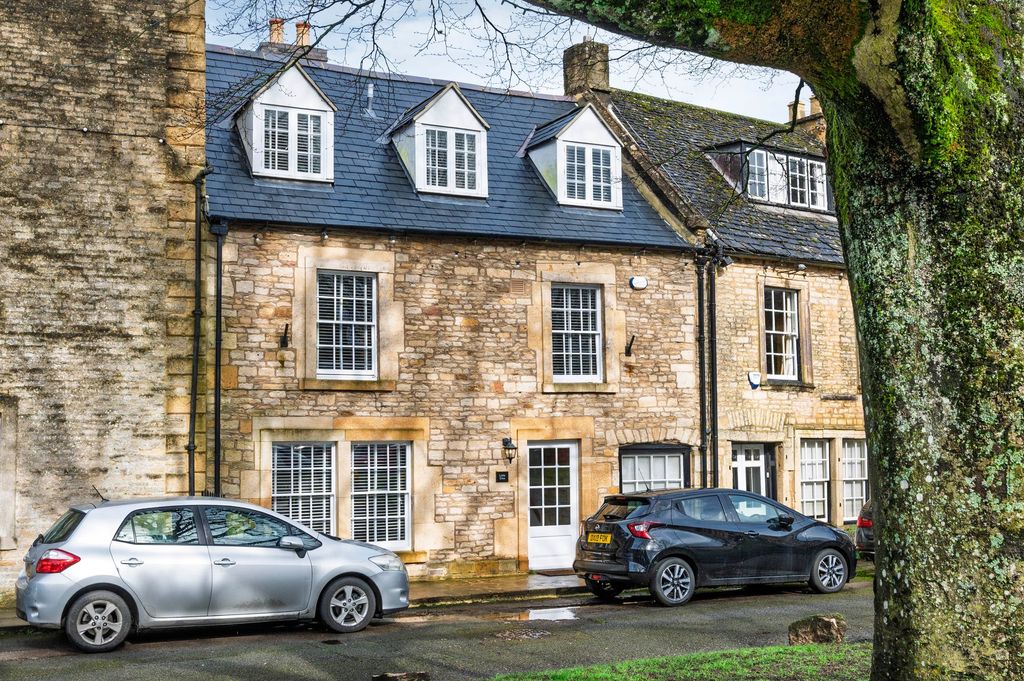 2 bed terraced house for saleThe Square, Stow On The Wold GL54