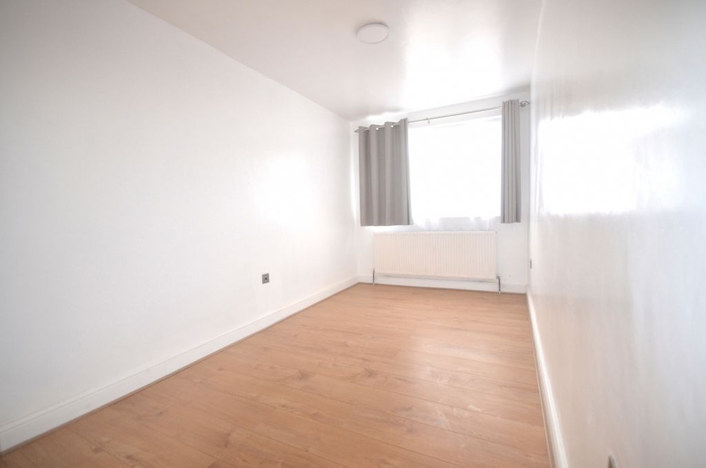 9 bed shared accommodation to rentCrownfield Avenue IG27Rr IG2 photo 4