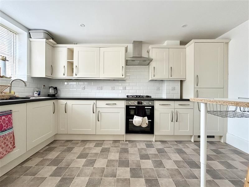 Additional image 3 of 2 bed flat to rentLondon Road, Cheltenham GL52