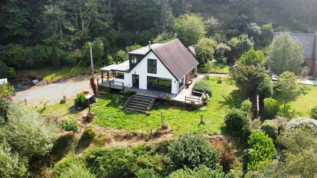 3 bed detached bungalow for saleFurnace, Machynlleth SY20