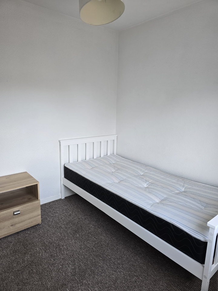 Room in a Shared House, Mow Barton, BS13, N1 7GU photo 2