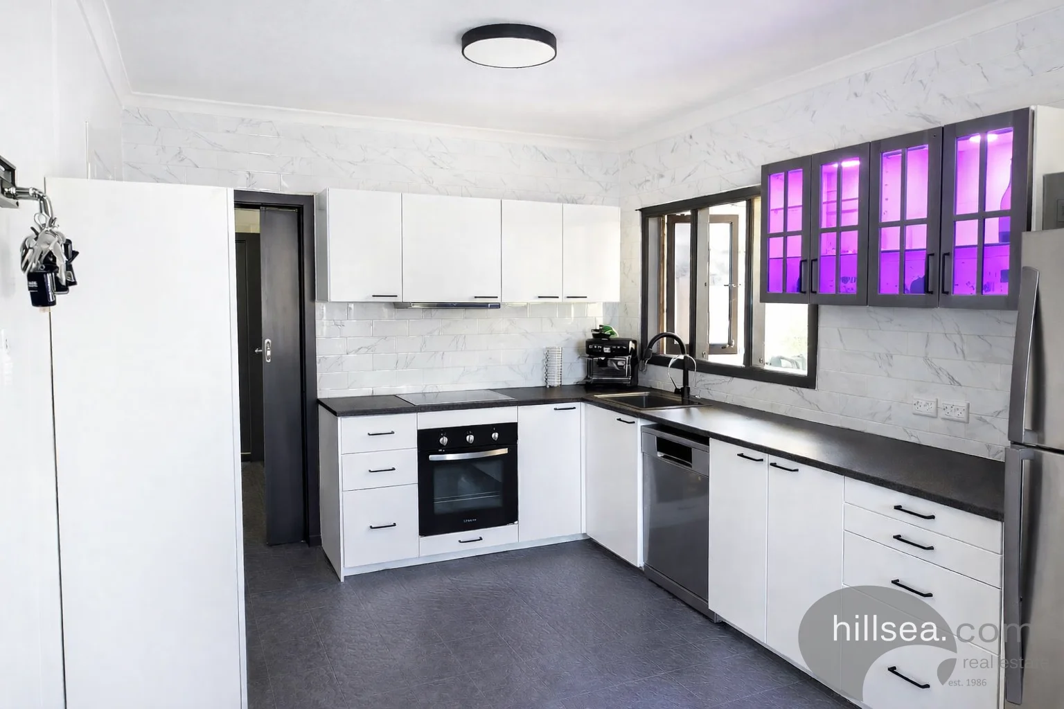 1/1 Government Road, Labrador QLD 4215
