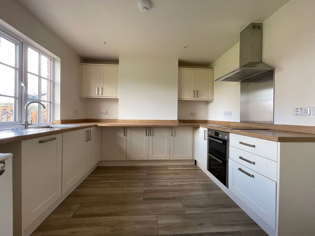 Additional image 9 of 3 bed semi-detached house to rentChance Lane, Malvern WR14