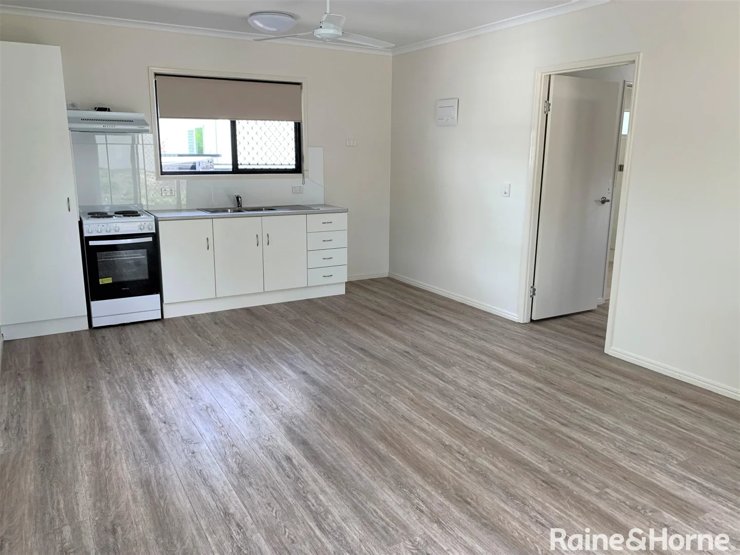 Additional image 2 of 4B/164 Torquay Road, Scarness QLD 4655