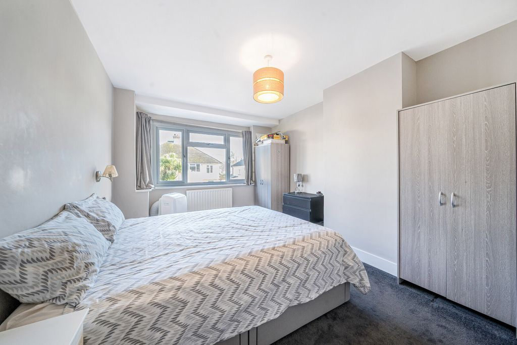 Additional image 6 of 3 bed semi-detached house to rentBirchfield Close, Addlestone KT15