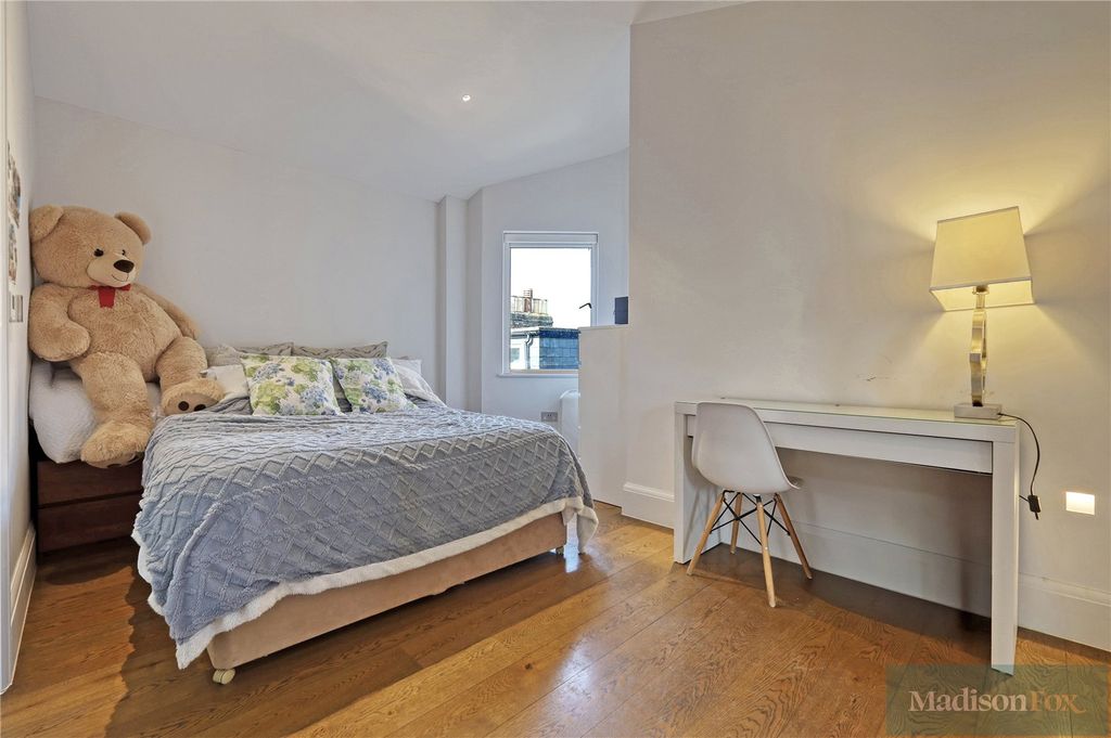 Additional image 25 of 2 bed flat to rentPalmerston Road, Buckhurst Hill, Essex IG9