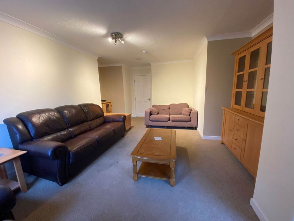 Additional image 4 of 5 bed flat to rent31B Trades Lane, Bisset Bond DD1