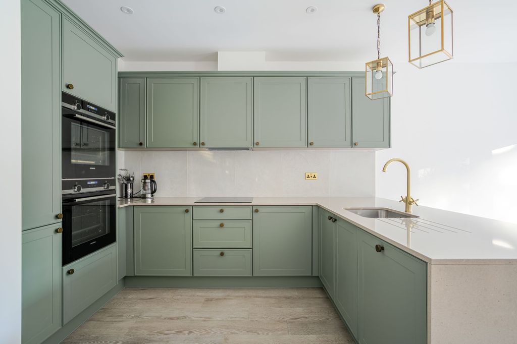 Additional image 2 of 4 bed terraced house to rentMartin Avenue, Sunninghill SL5