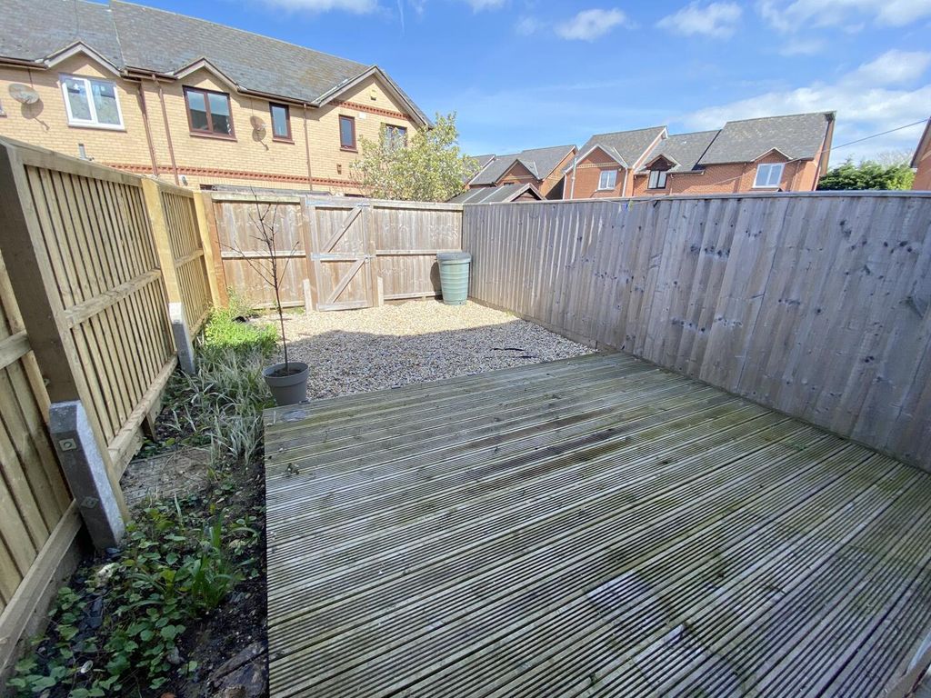 Additional image 5 of 2 bed property to rentPineview Drive, Newport PO30