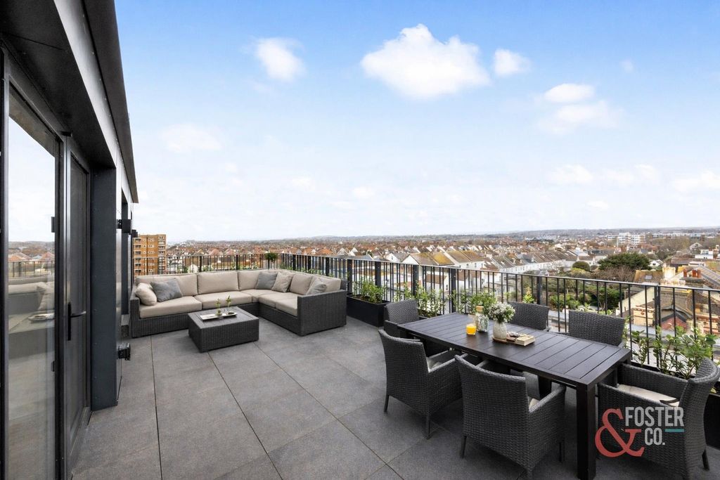 2 bed flat for saleKingsway, Hove BN3 photo 2